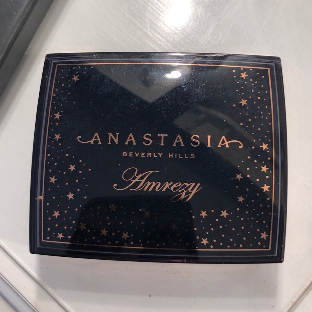 anastasia amrezy highlighter
